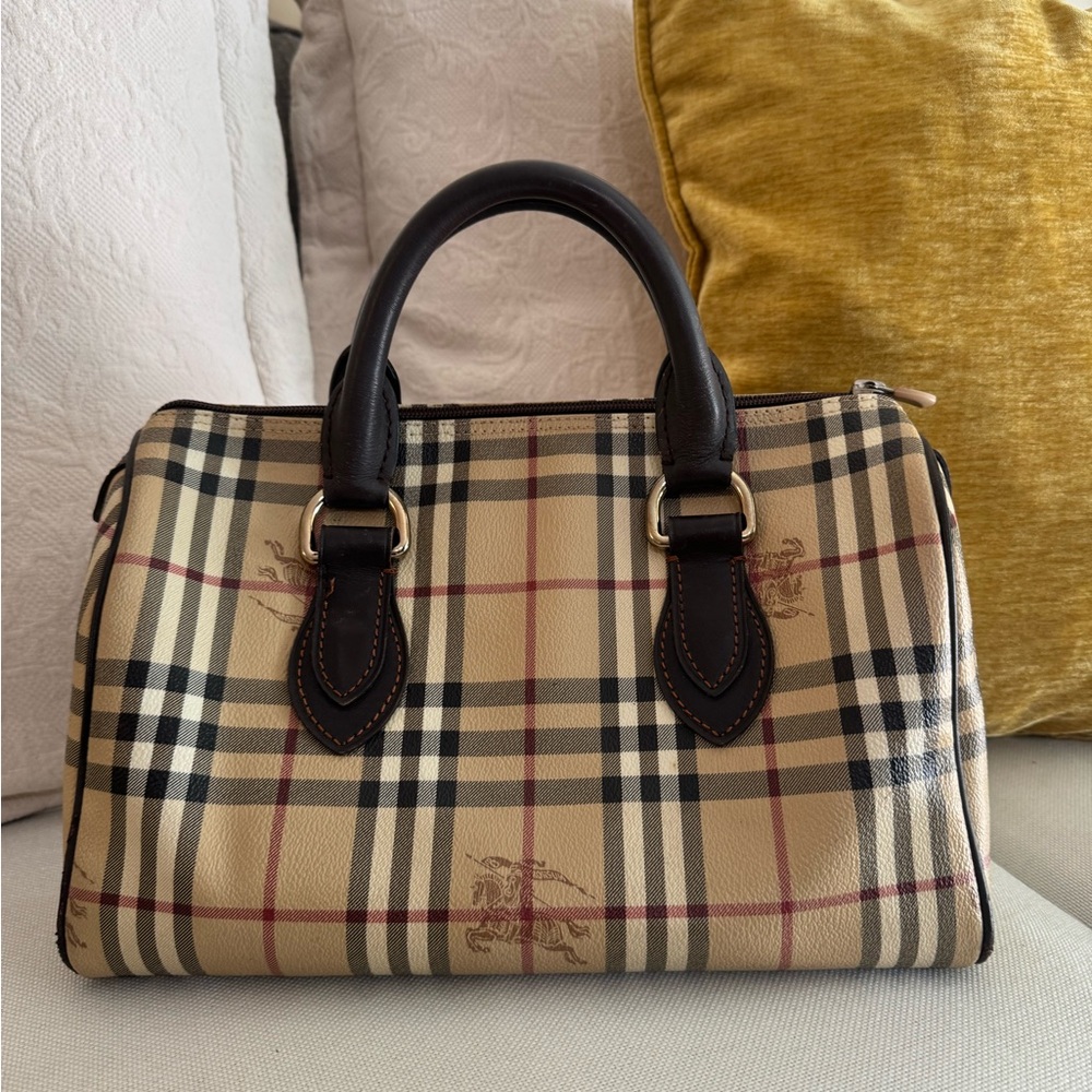 SOLD‼️‼️Burberry Plaid Handbag with Black Handles